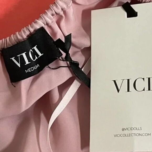 Vici Halter Open Back Top Barbiecore Size Medium NWT - Picture 5 of 6